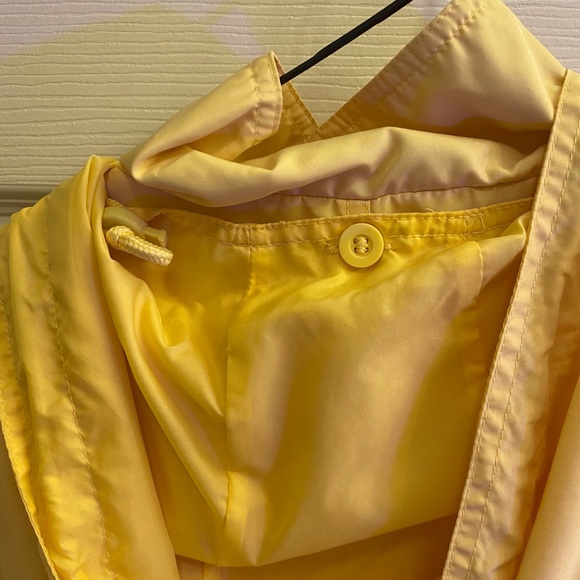 yellow rain jacket - Picture 4 of 4